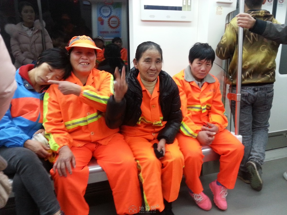 环卫工人试乘地铁,感受南昌新风尚|洪城茶座